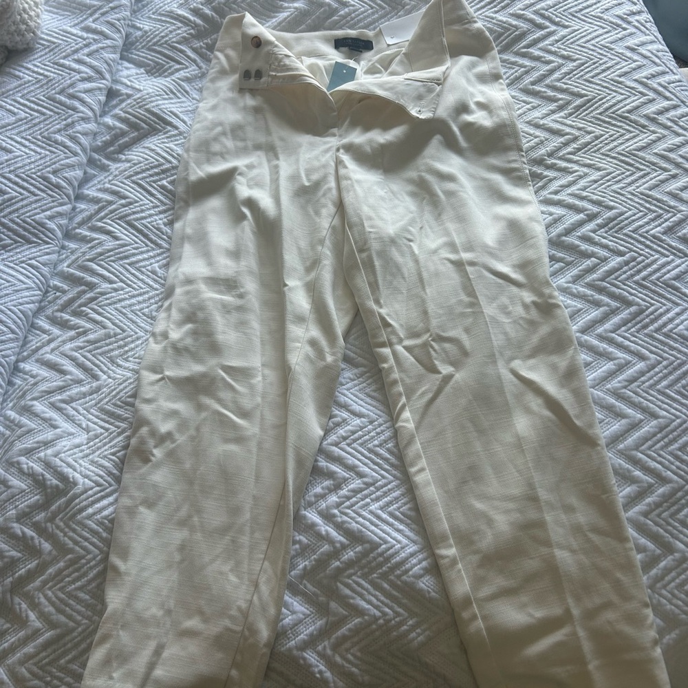 Ann Taylor White Straight Leg Ankle Pants. Size 4 Petite